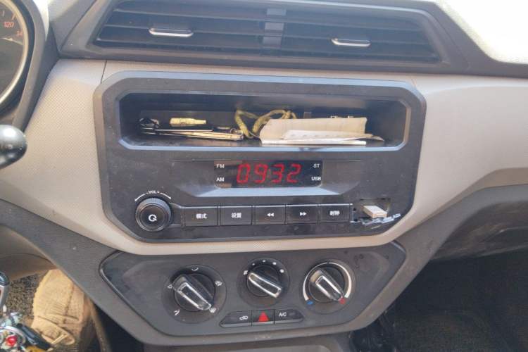 Used Wuling Hongguang 2019 1.5L S Standard Version China VI LAR Audio And AC Panel