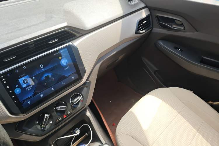 Used Wuling Hongguang 2019 1.5L S Standard Version China VI LAR Audio And AC Panel