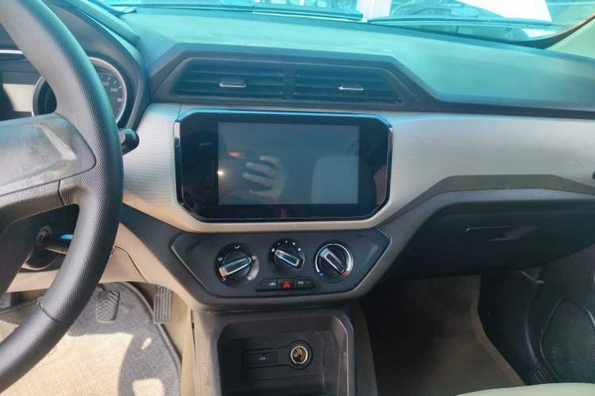 Used Wuling Hongguang 2019 1.5L S Comfort Edition China VI LAR Audio And AC Panel