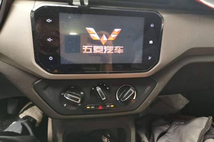 Used Wuling Hongguang 2019 1.5L S Comfort Edition China VI LAR Audio And AC Panel