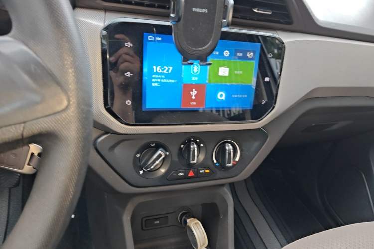Used Wuling Hongguang 2019 1.5L S Comfort Edition China VI LAR Audio And AC Panel