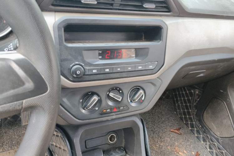 Used Wuling Hongguang 2019 1.5L S Standard Version China VI LAR Audio And AC Panel