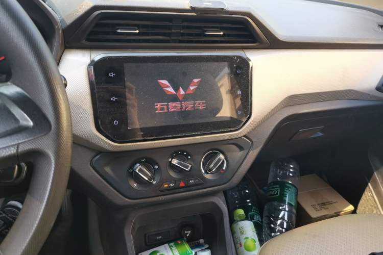 Used Wuling Hongguang 2019 1.5L S Comfort Edition China VI LAR Audio And AC Panel