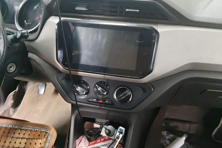 Used Wuling Hongguang 2019 1.5L S Comfort Edition China VI LAR Audio And AC Panel