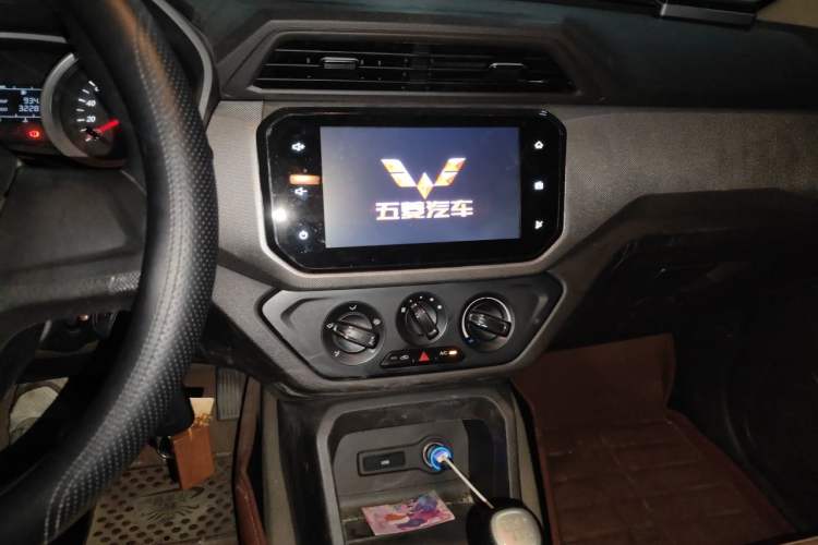 Used Wuling Hongguang 2019 1.5L S Comfort Edition China VI LAR Audio And AC Panel