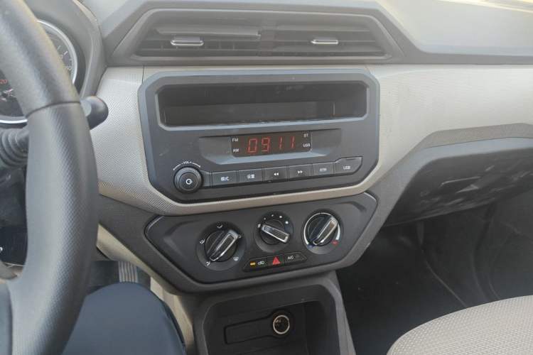 Used Wuling Hongguang 2019 1.5L S Standard Version China VI LAR Audio And AC Panel