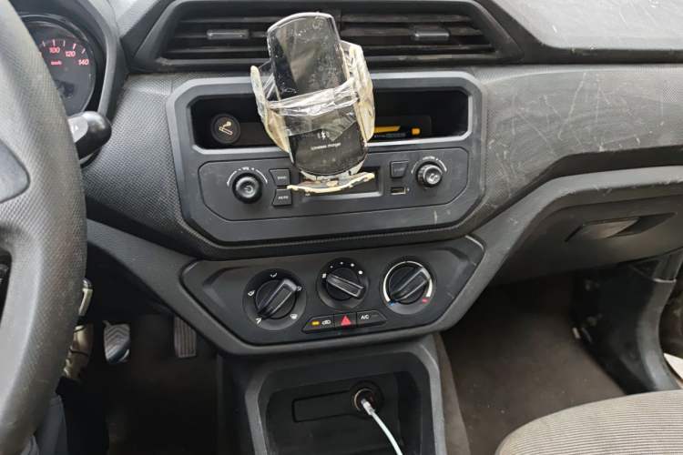 Used Wuling Hongguang 2019 1.5L S Basic Version China VI Standard LAR Audio And AC Panel