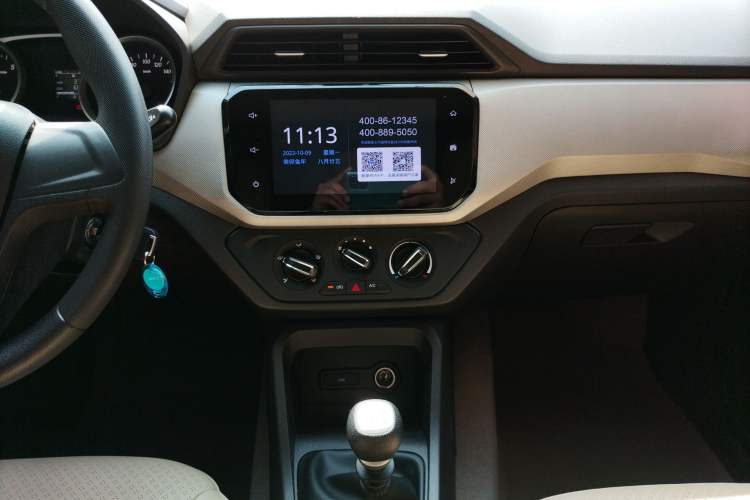 Used Wuling Hongguang 2019 1.5L S Comfort Edition China VI LAR Audio And AC Panel