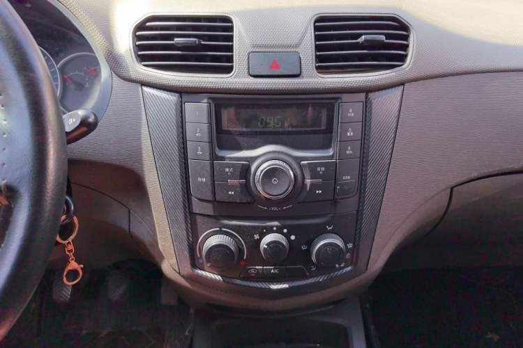 Used Wuling Hongguang 2019 1.5L S Base Version L2B Audio And AC Panel