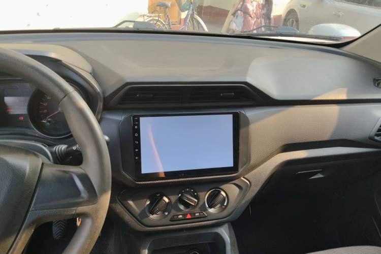 Used Wuling Hongguang 2019 1.5L S Basic Window-Sealed Vehicle China VI LAR Audio And AC Panel