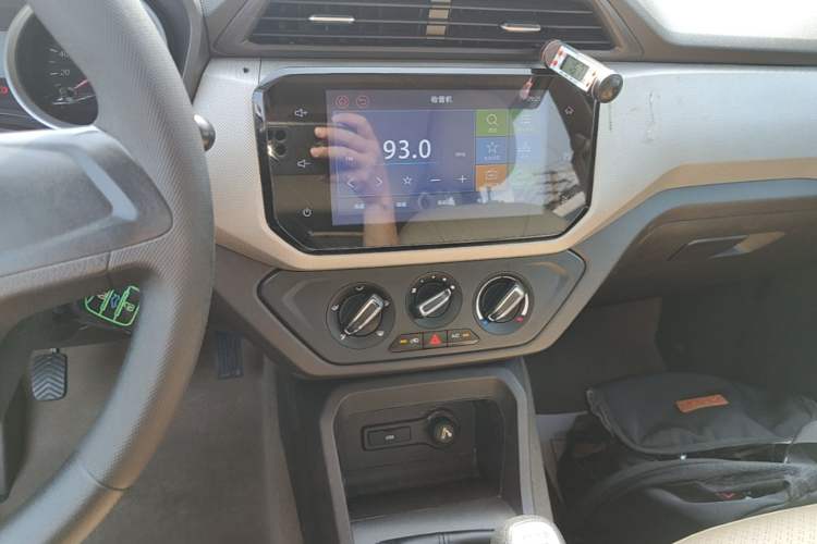 Used Wuling Hongguang 2019 1.5L S Comfort Edition China VI LAR Audio And AC Panel