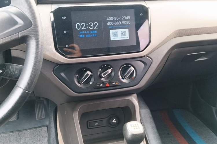 Used Wuling Hongguang 2019 1.5L S Comfort Edition China VI LAR Audio And AC Panel