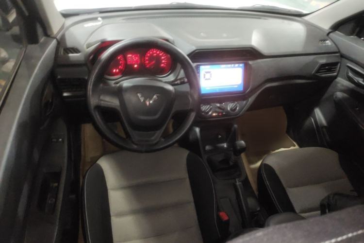 Used Wuling Hongguang 2019 1.5L S Basic Version China VI Standard LAR Center Console