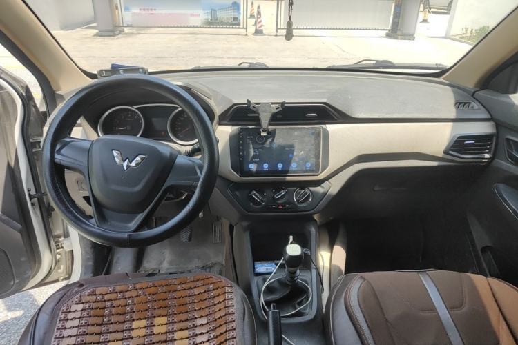 Used Wuling Hongguang 2019 1.5L S Standard Version China VI LAR Center Console