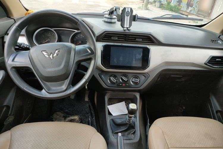 Used Wuling Hongguang 2019 1.5L S Comfort Edition China VI LAR Center Console