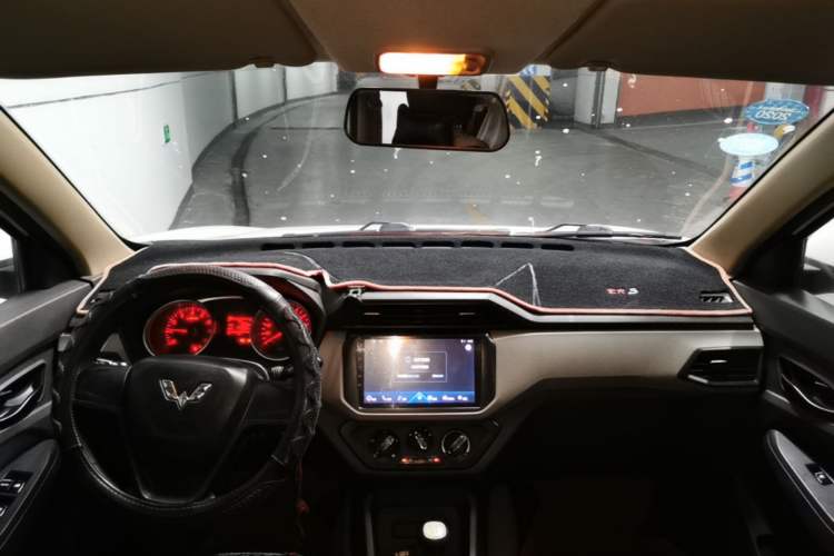 Used Wuling Hongguang 2019 1.5L S Standard Version China VI LAR Center Console
