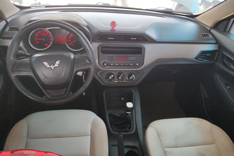 Used Wuling Hongguang 2019 1.5L S Standard Version China VI LAR Center Console