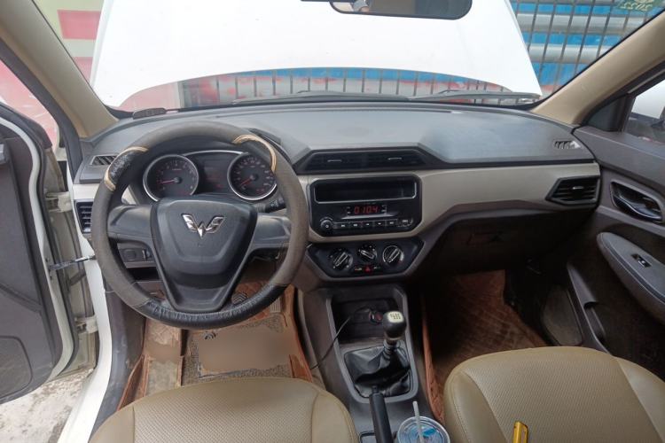 Used Wuling Hongguang 2019 1.5L S Standard Version China VI LAR Center Console