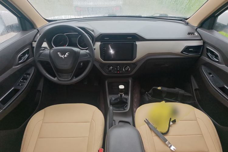 Used Wuling Hongguang 2019 1.5L S Standard Version China VI LAR Center Console