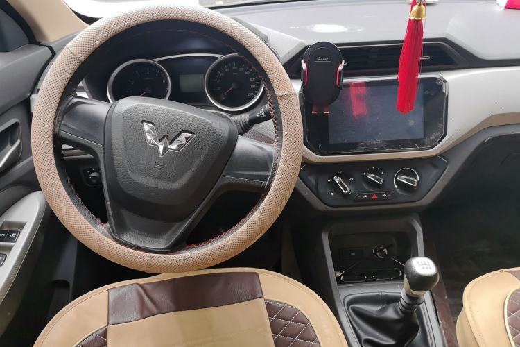 Used Wuling Hongguang 2019 1.5L S Comfort Edition China VI LAR Center Console