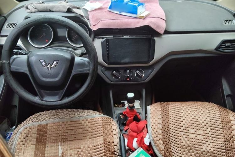 Used Wuling Hongguang 2019 1.5L S Standard Version China VI LAR Center Console