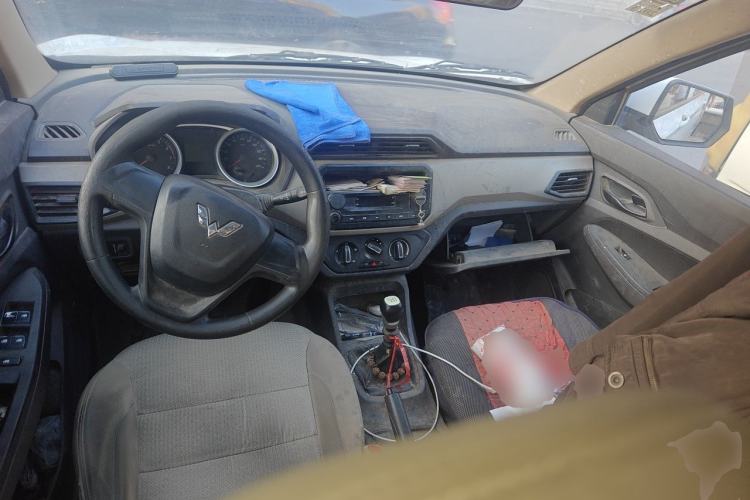 Used Wuling Hongguang 2019 1.5L S Standard Version China VI LAR Center Console