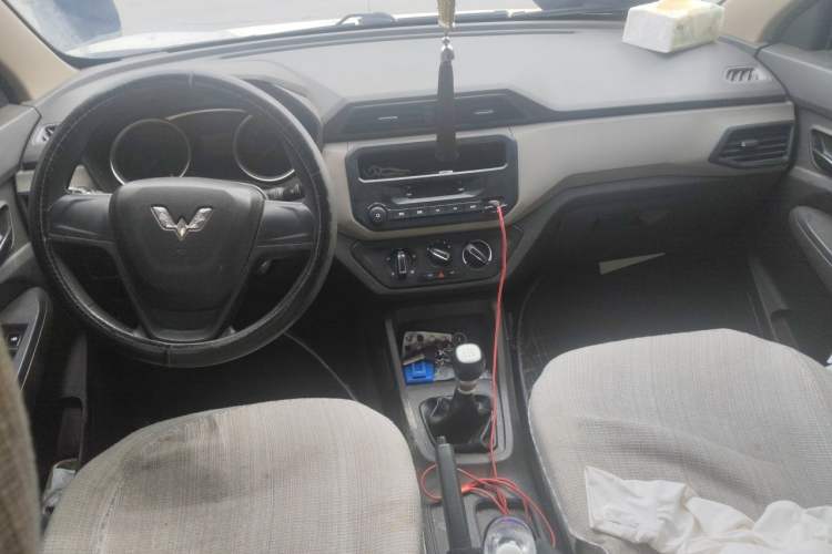 Used Wuling Hongguang 2019 1.5L S Standard Version China VI LAR Center Console