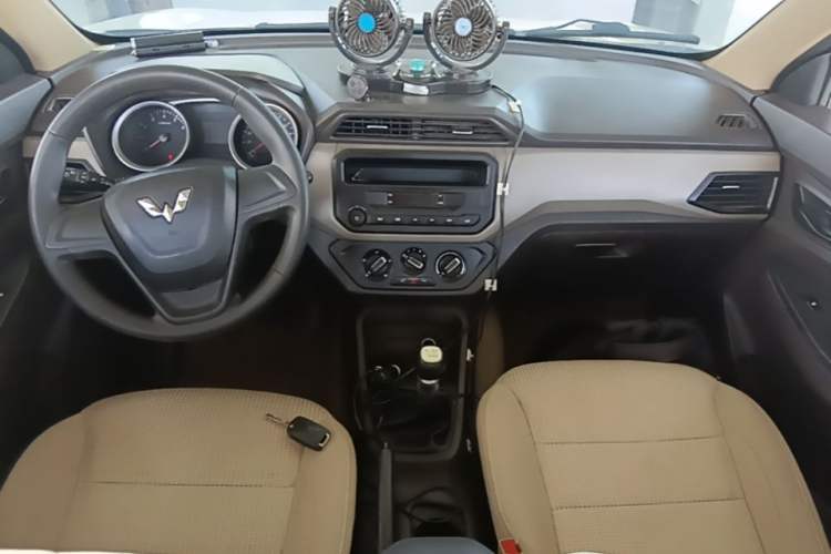 Used Wuling Hongguang 2019 1.5L S Standard Version China VI LAR Center Console