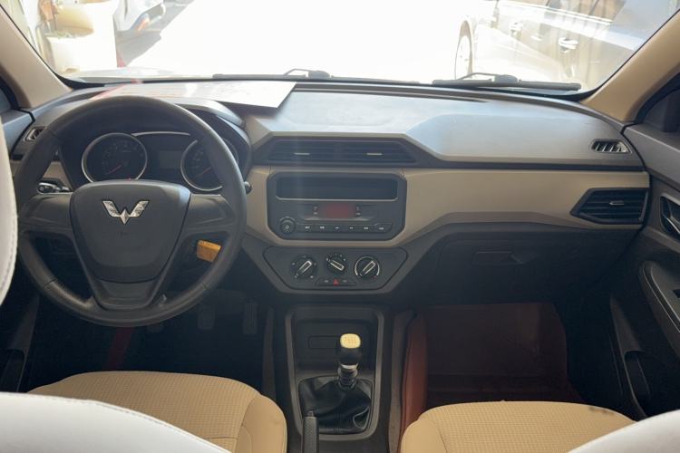 Used Wuling Hongguang 2019 1.5L S Standard Version China VI LAR Center Console