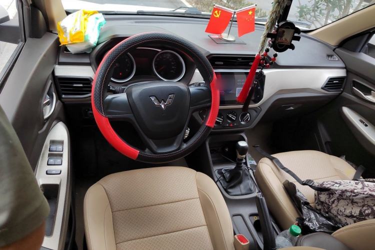Used Wuling Hongguang 2019 1.5L S Comfort Edition China VI LAR Center Console