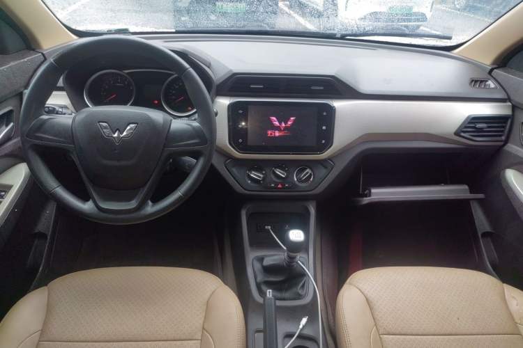Used Wuling Hongguang 2019 1.5L S Comfort Edition China VI LAR Center Console