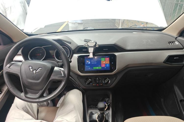 Used Wuling Hongguang 2019 1.5L S Comfort Edition China VI LAR Center Console
