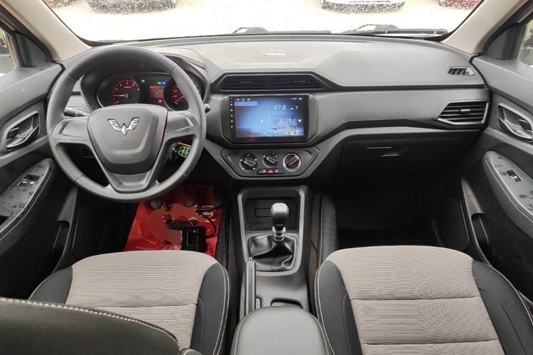 Used Wuling Hongguang 2019 1.5L S Basic Version China VI Standard LAR Center Console