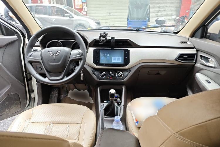 Used Wuling Hongguang 2019 1.5L S Basic Version China VI Standard LAR Center Console