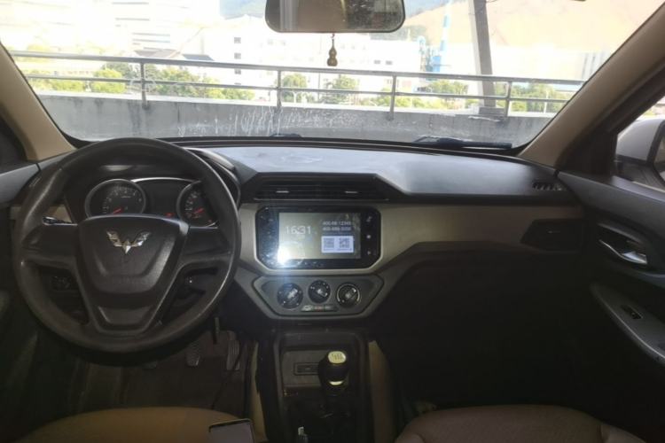 Used Wuling Hongguang 2019 1.5L S Comfort Edition China VI LAR Center Console