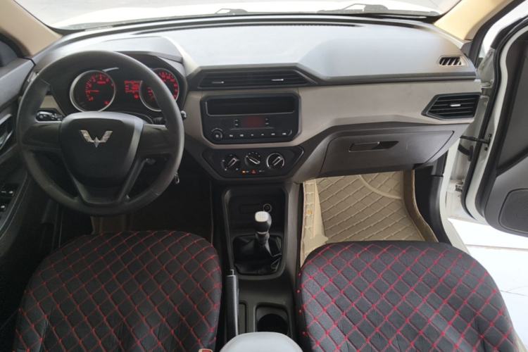 Used Wuling Hongguang 2019 1.5L S Standard Version China VI LAR Center Console
