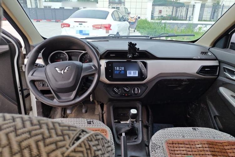 Used Wuling Hongguang 2019 1.5L S Comfort Edition China VI LAR Center Console