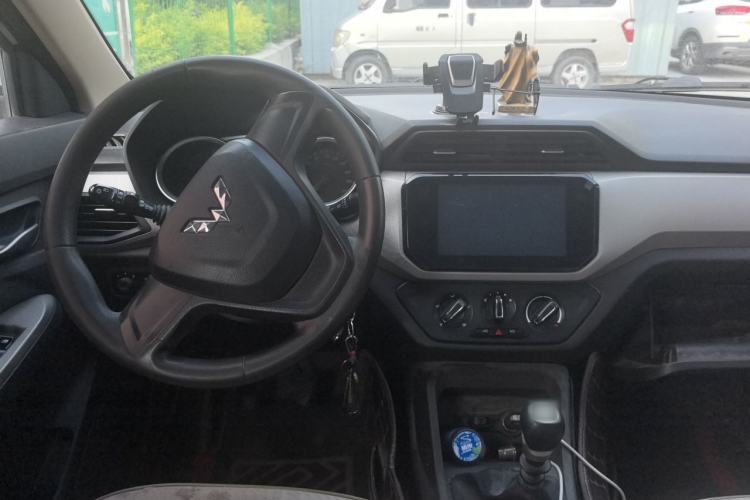 Used Wuling Hongguang 2019 1.5L S Comfort Edition China VI LAR Center Console