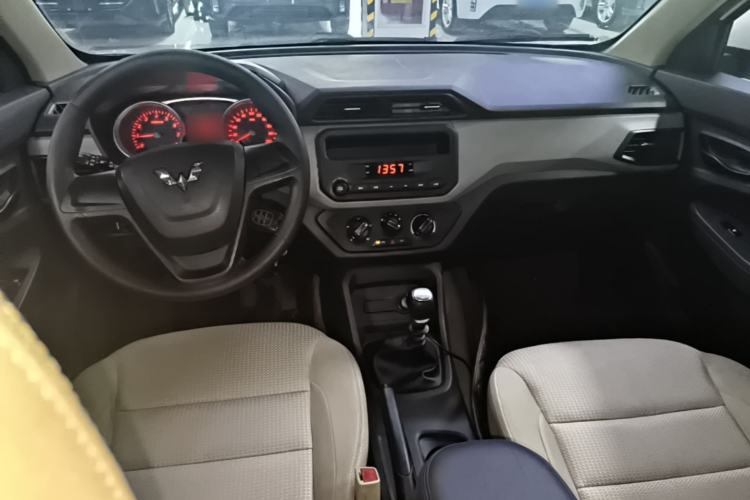 Used Wuling Hongguang 2019 1.5L S Standard Version China VI LAR Center Console