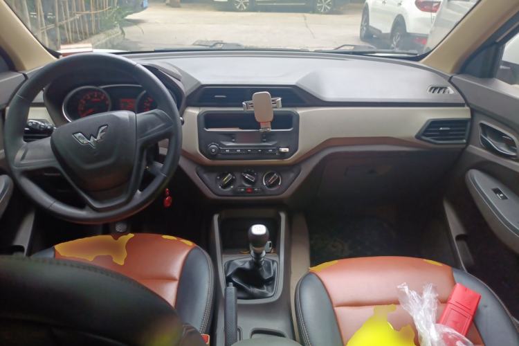 Used Wuling Hongguang 2019 1.5L S Standard Version China VI LAR Center Console
