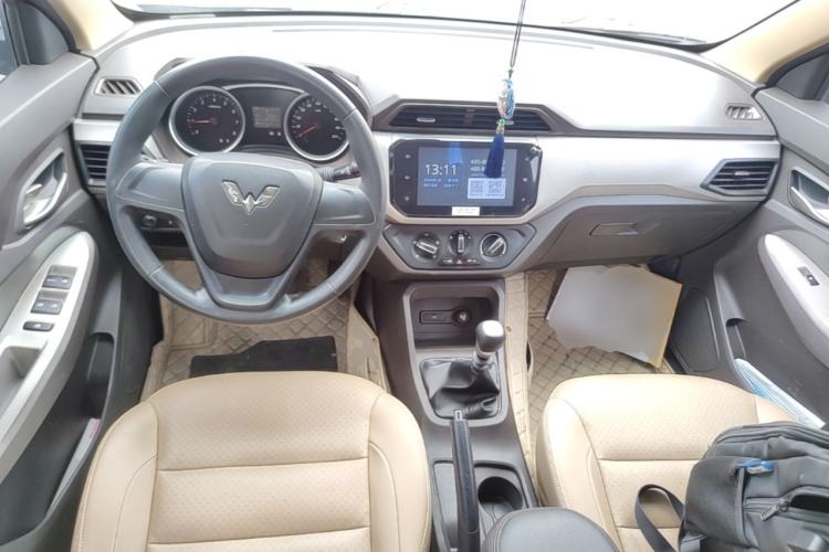 Used Wuling Hongguang 2019 1.5L S Comfort Edition China VI LAR Center Console