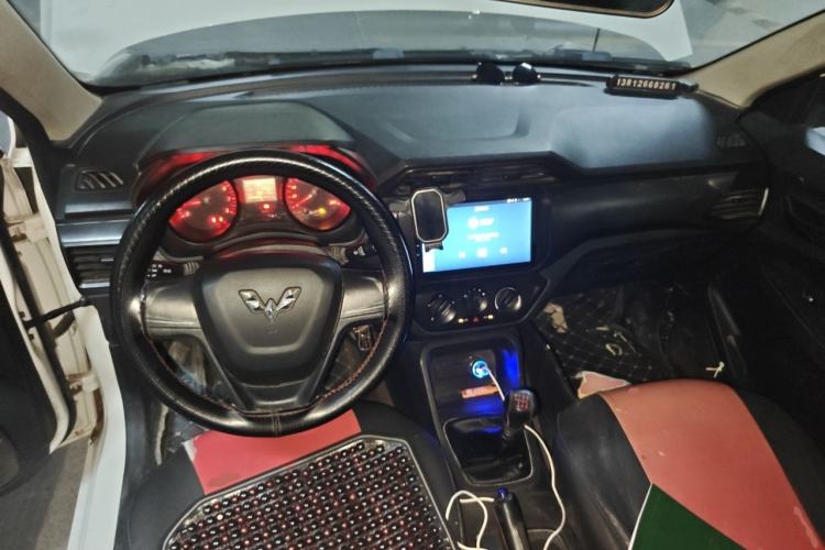 Used Wuling Hongguang 2019 1.5L S Basic Version China VI Standard LAR Center Console