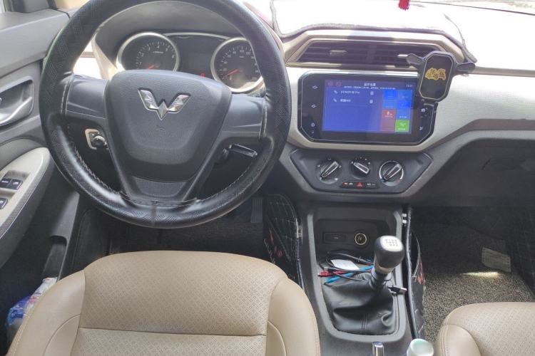 Used Wuling Hongguang 2019 1.5L S Comfort Edition China VI LAR Center Console