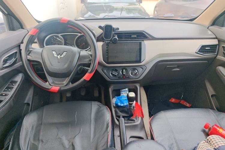 Used Wuling Hongguang 2019 1.5L S Standard Version China VI LAR Center Console