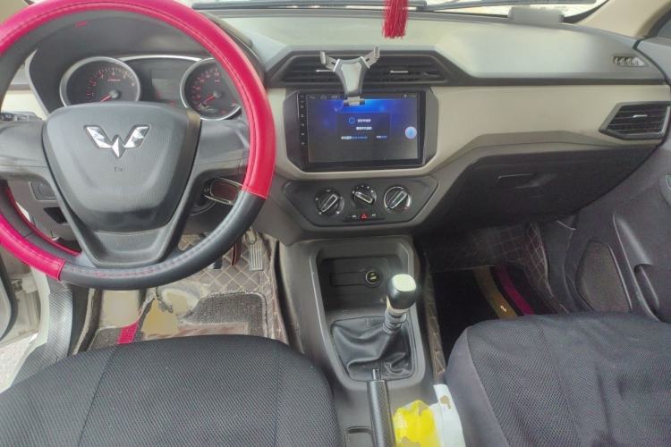 Used Wuling Hongguang 2019 1.5L S Standard Version China VI LAR Center Console
