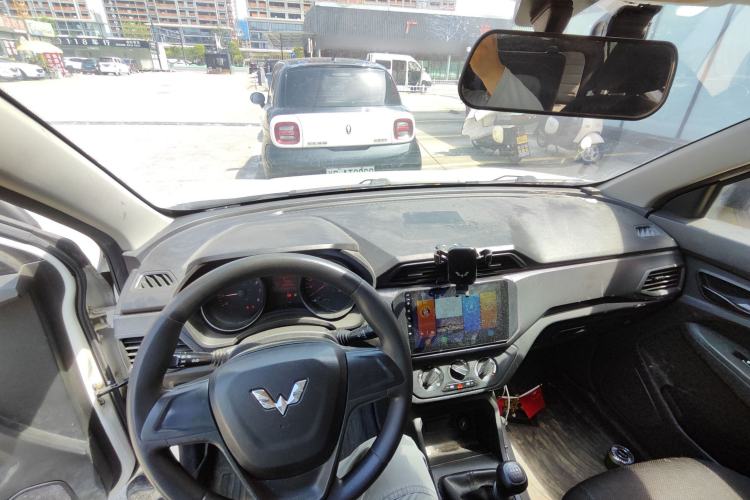 Used Wuling Hongguang 2019 1.5L S Basic Version China VI Standard LAR Center Console