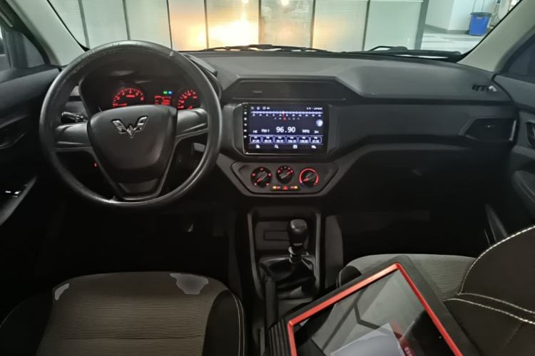 Used Wuling Hongguang 2019 1.5L S Basic Version China VI Standard LAR Center Console