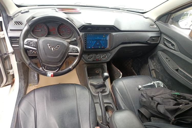Used Wuling Hongguang 2019 1.5L S Basic Version China VI Standard LAR Center Console