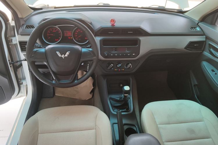 Used Wuling Hongguang 2019 1.5L S Standard Version China VI LAR Center Console