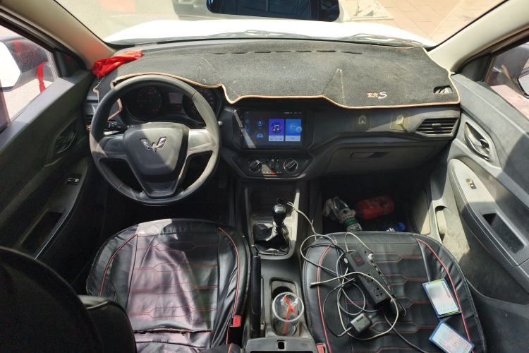 Used Wuling Hongguang 2019 1.5L S Basic Version China VI Standard LAR Center Console